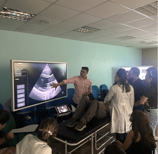 Inteleos Foundation Ambassador showcasing Ultrasound technology during presentation in Brazil